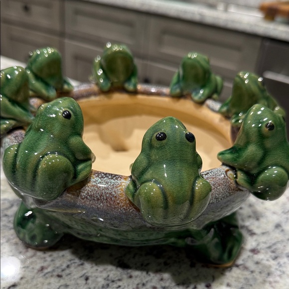 Green Frog Ceramic Vase. Good luck bamboo planter. 6”x6”x4.5” - Picture 8 of 10